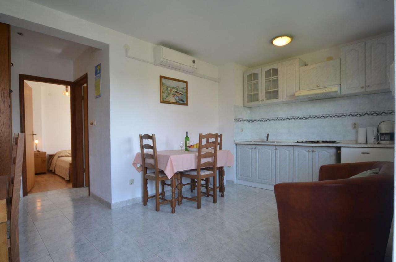 Koreni Apartments Ровинь Экстерьер фото
