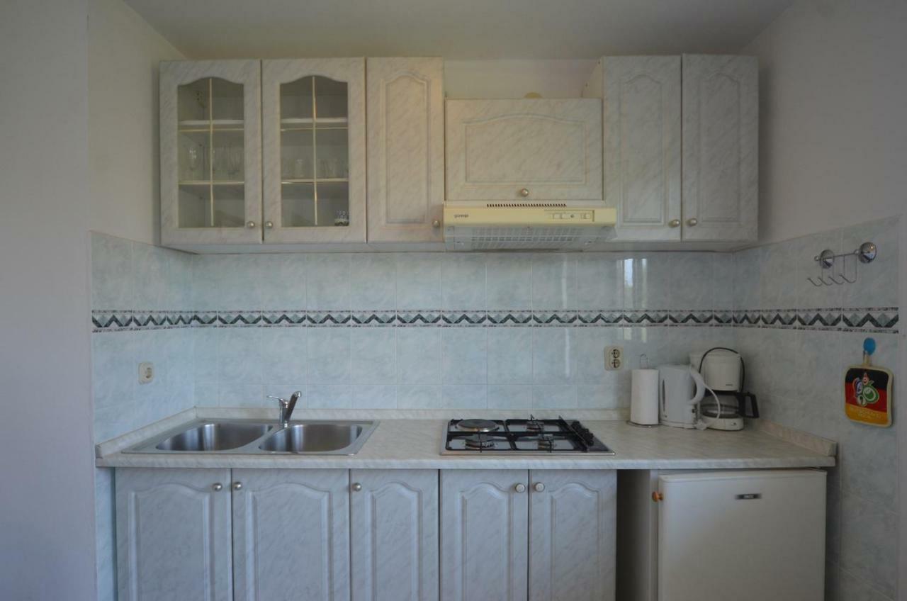 Koreni Apartments Ровинь Экстерьер фото