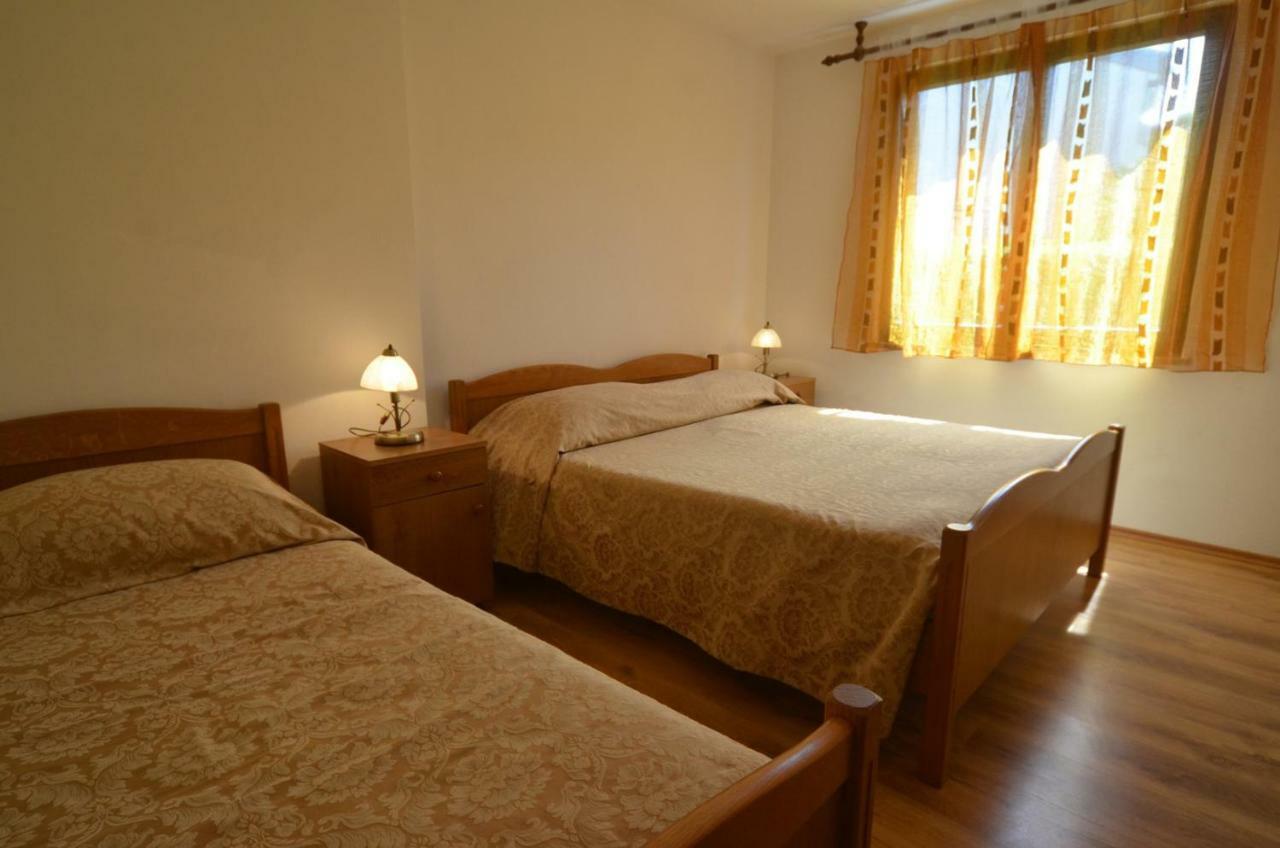 Koreni Apartments Ровинь Экстерьер фото