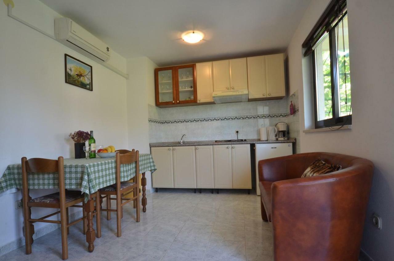 Koreni Apartments Ровинь Экстерьер фото