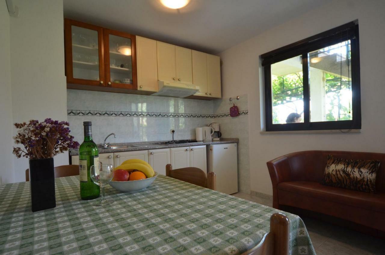 Koreni Apartments Ровинь Экстерьер фото