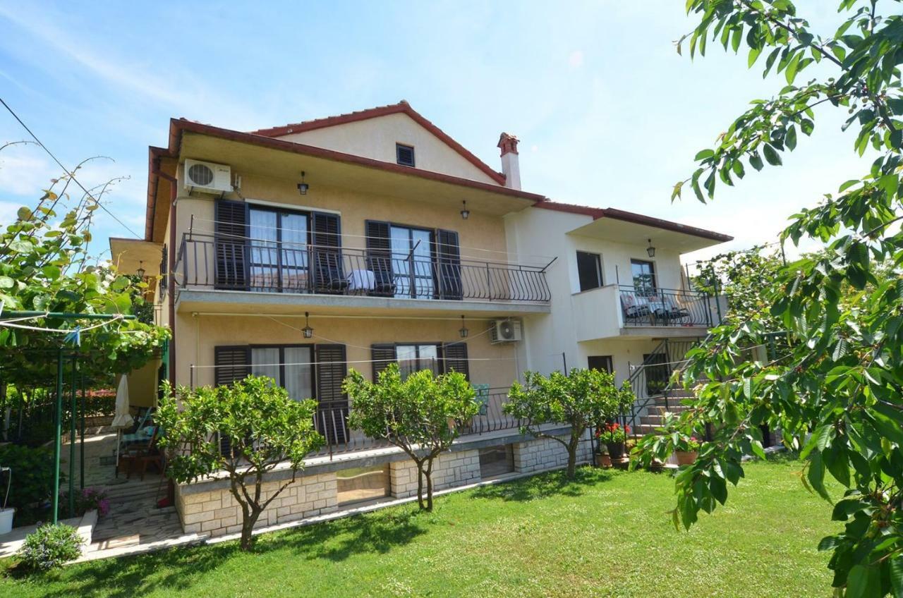 Koreni Apartments Ровинь Экстерьер фото