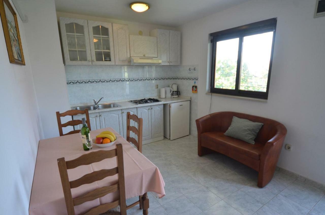 Koreni Apartments Ровинь Экстерьер фото