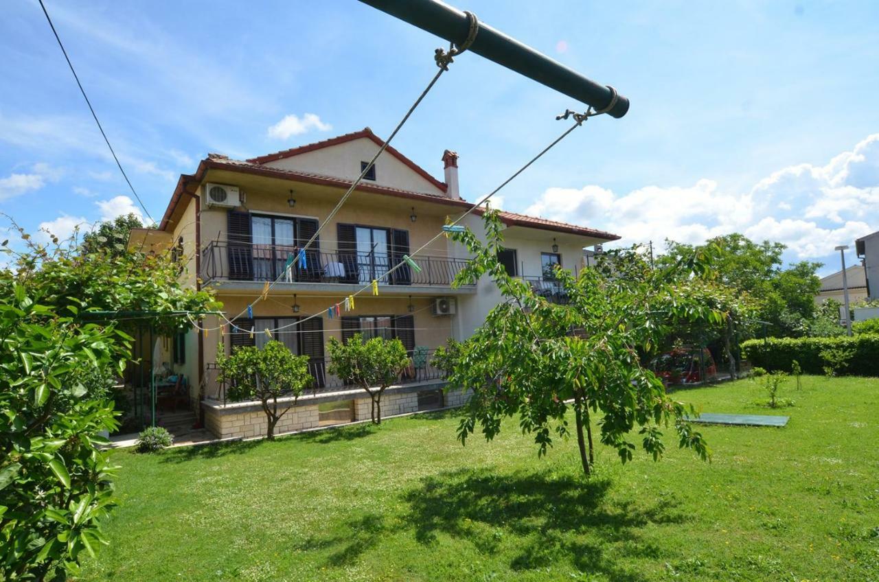 Koreni Apartments Ровинь Экстерьер фото