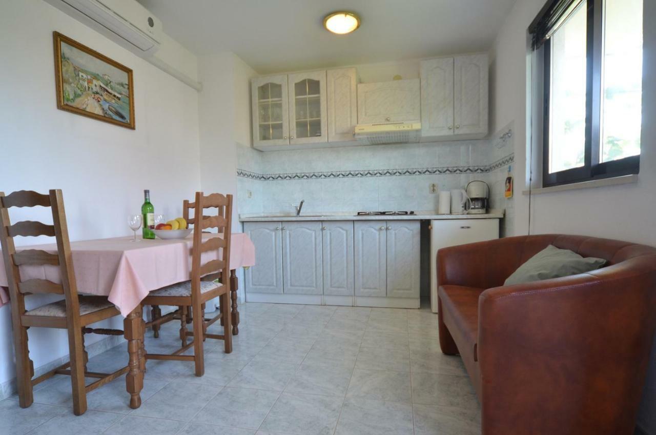 Koreni Apartments Ровинь Экстерьер фото
