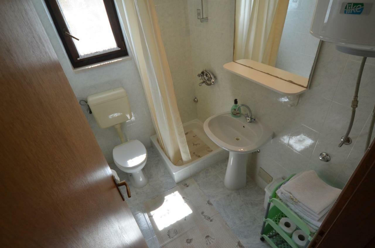 Koreni Apartments Ровинь Экстерьер фото