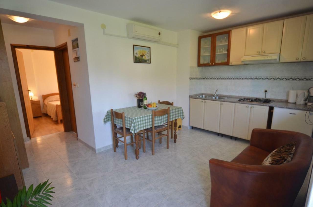 Koreni Apartments Ровинь Экстерьер фото
